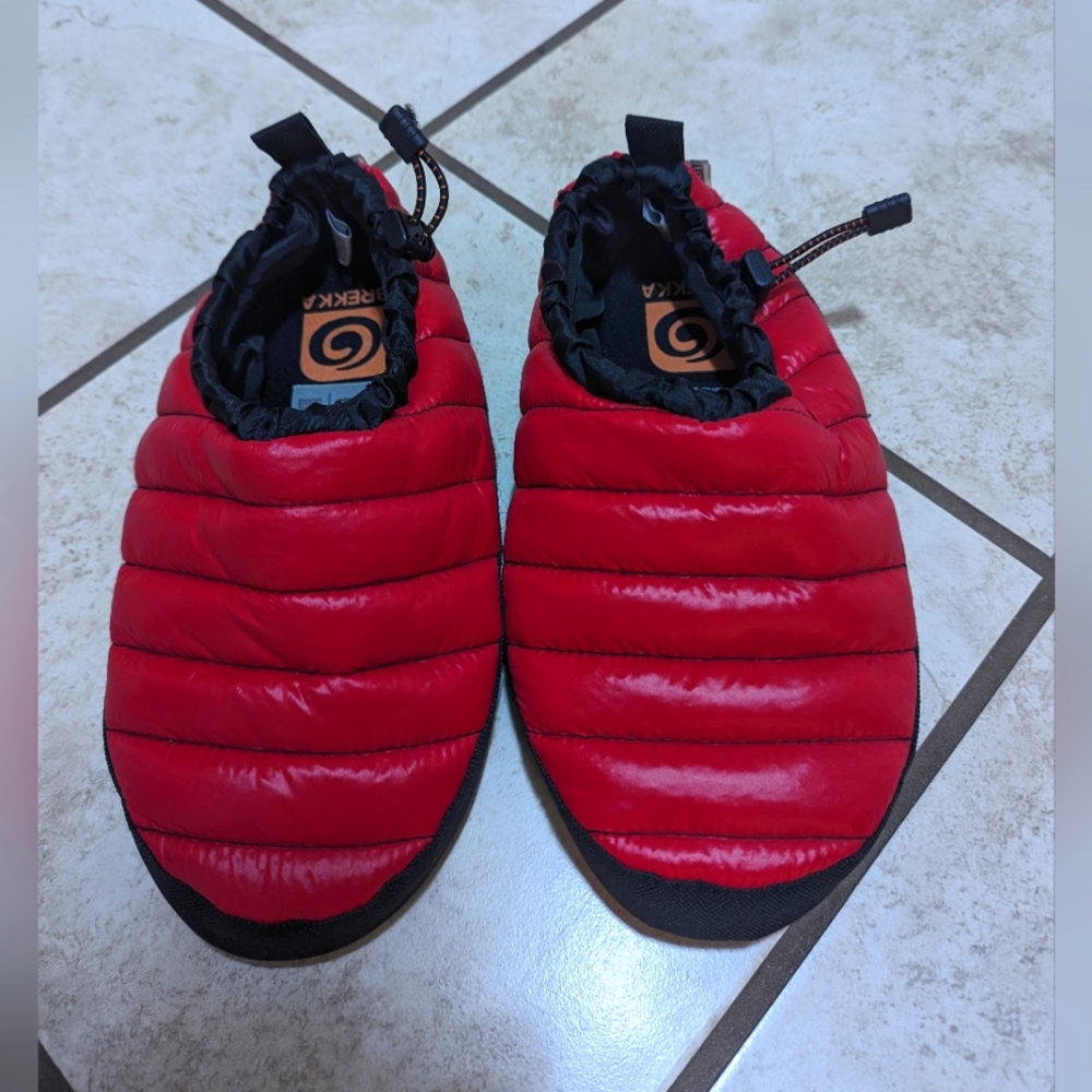 Brekka Red Puffy Slippers